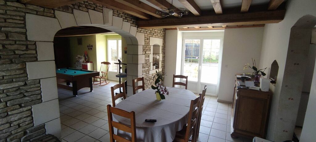 A acquérir, entre Caen 14000 et Lisieux 14100, superbe propriété en pierre de 163 m² habitables et son terrain de près de 2 500 m².