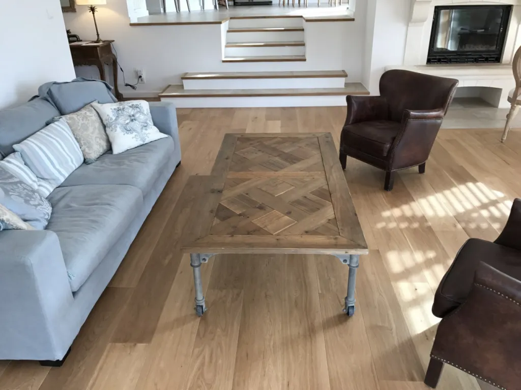 Pose de parquet contrecollé en chêne huilé gamme Oslo Naturel