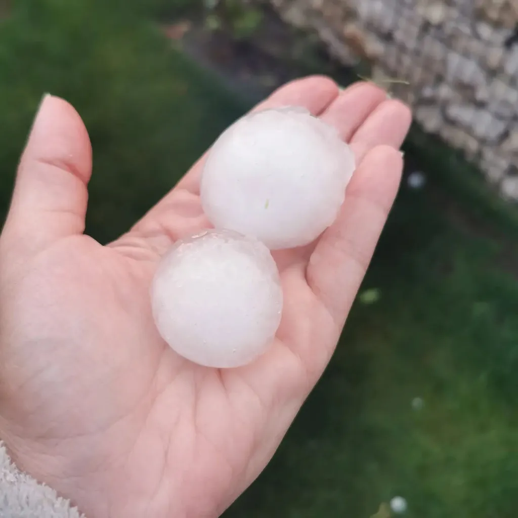 Débosselage sans peinture après forte grêle ayant laissé plusieurs impacts sur ma voiture