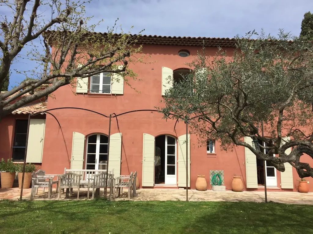 Façade d'une maison en enduit minéral 000 à BELGENTIER