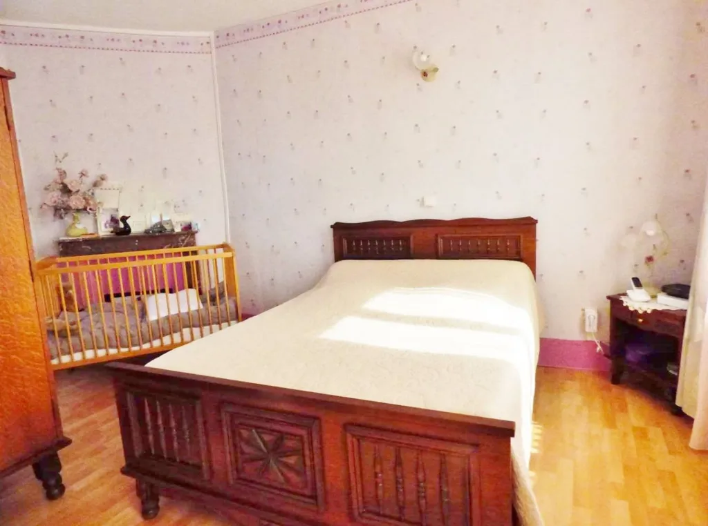 Vends maison de ville avec emplacement voiture et cour proche oissel 76