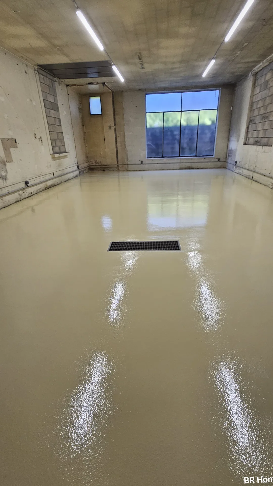 BR HOME, expert des revêtements de sol sans joints pour environnements professionnels exigeants
