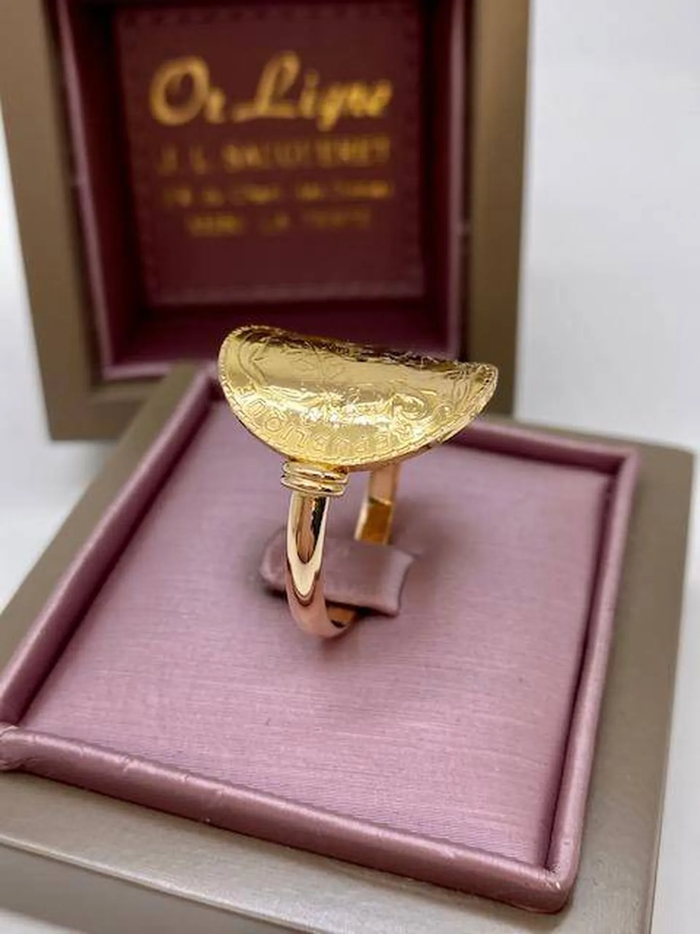 Ou trouver une bague porte pièce cintrée avec pièce de 20 francs montée sur or 750/1000ème en seconde main? Chez votre bijouterie Or Ligne à La Teste de Buch en Gironde 