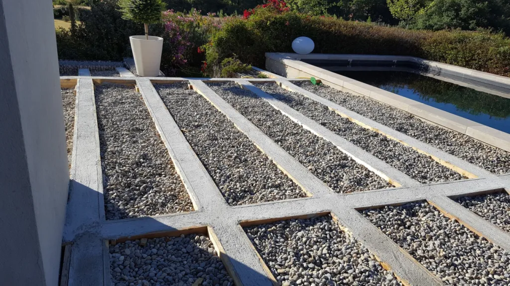 Création d'une Terrasse en Padouk à Meyreuil: Une Réalisation de la Parqueterie Aixoise