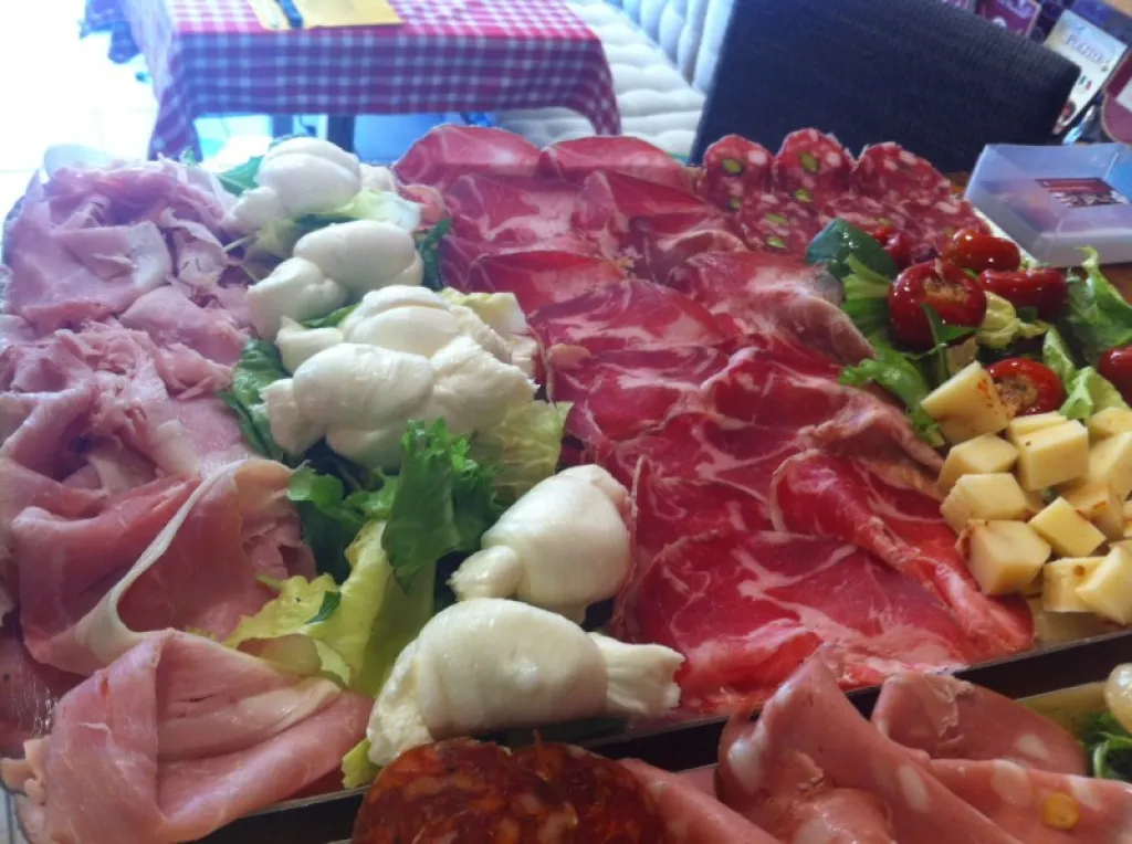 plateau traiteur charcuterie fromage et antipasti Marseille