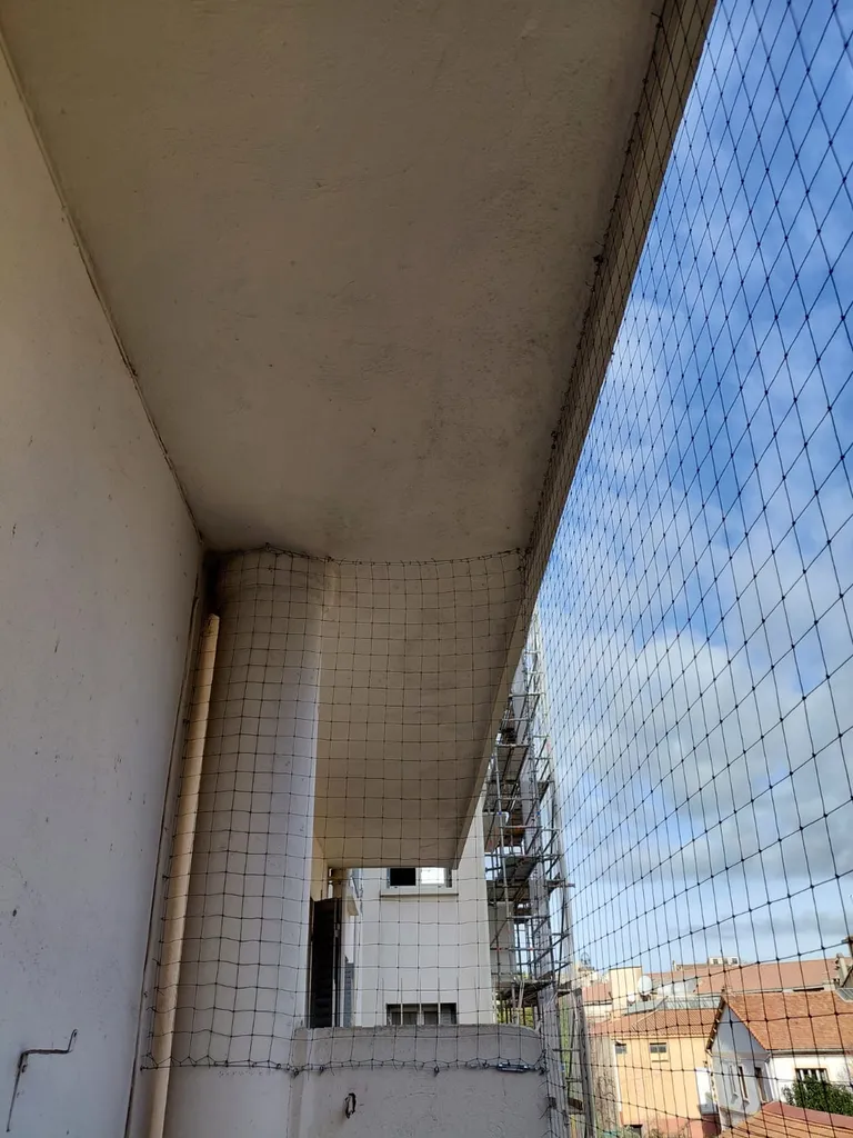 lutte contre les pigeons sur un balcon à Aix en Provence 13100