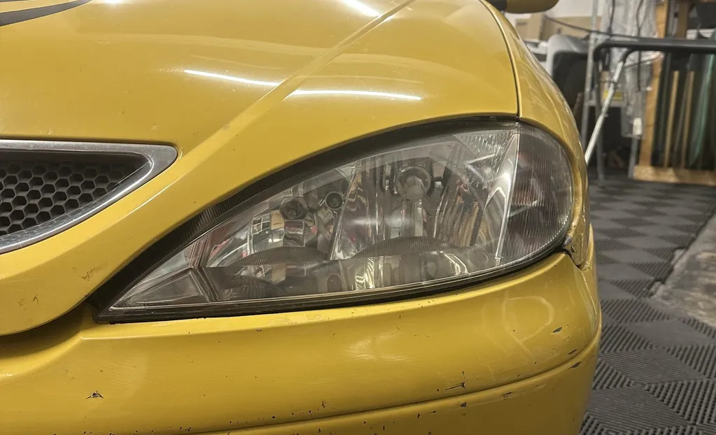 Rénover les phares ternis ou jaunis de votre Renault Mégane 1 Coupé avec traitement professionnel à Marseille 13013