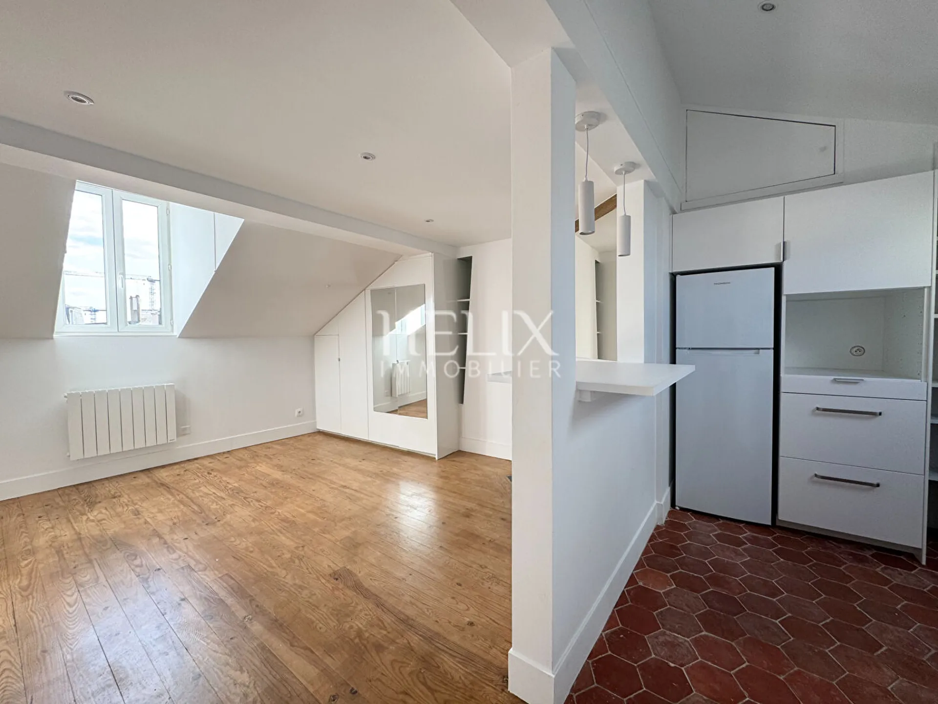 A louer un bel appartement situé au quatrième étage d'un immeuble ancien à Saint-Germain-en-Laye. 