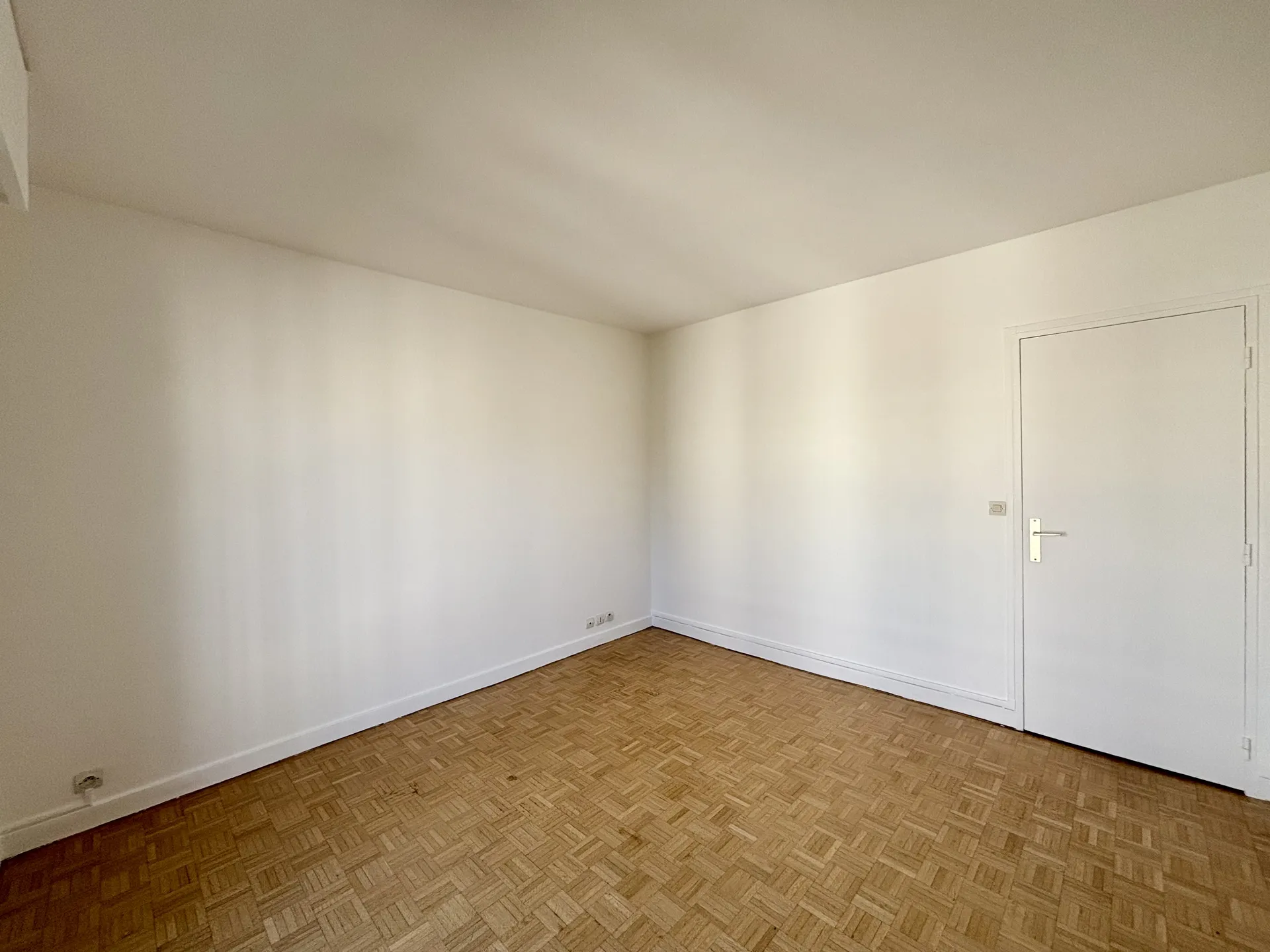 A vendre en Exclusivité un appartement familial à Saint-Germain-En-Laye de 3 chambres dans un cadre verdoyant de 105M² à proximité  des écoles.