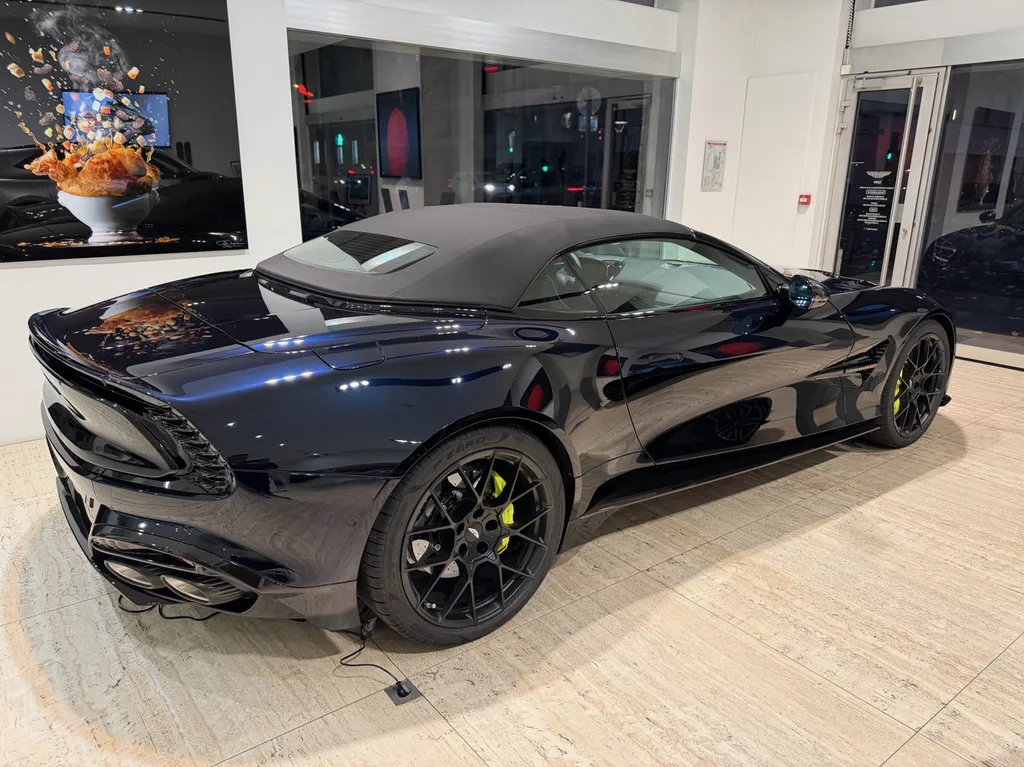 Aston Martin Vanquish Volante Pose de film PPF haut de gamme à Lyon Proche Tassin la demi lune 