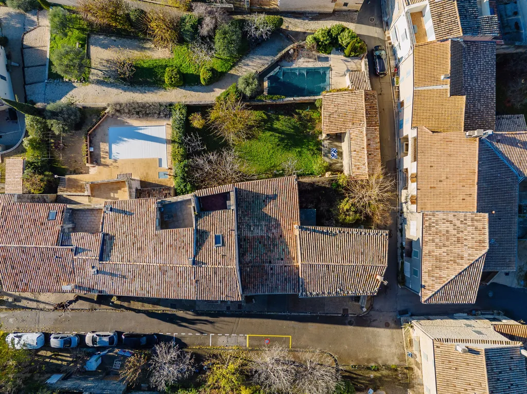 Vente - Crillon-Le-Brave - Élégante maison de village entièrement rénovée avec terrasse et vue