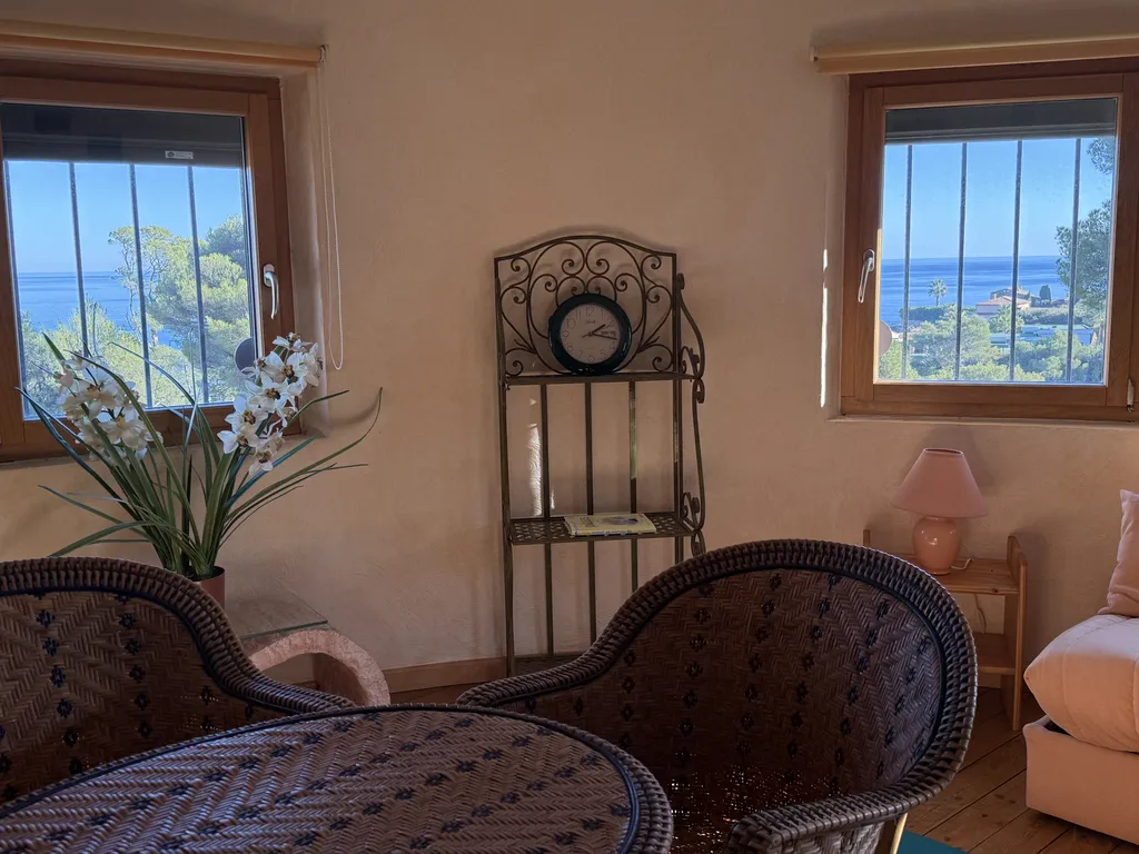 Appartement 112m2 de 4 pièces avec vue mer, 3 chambres avec jardin de 300m2