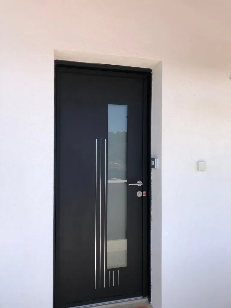 Remplacement de porte d'entrée Kline aluminium Modèle Majhong sur les Bouches-du-Rhône