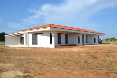 Fabrication et installation de gouttières aluminium G325 couleur blanc à saint martin de crau (bouches du rhône)