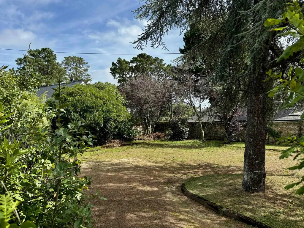 À vendre à la Trinité-sur-mer, beau terrain clos de 480m².