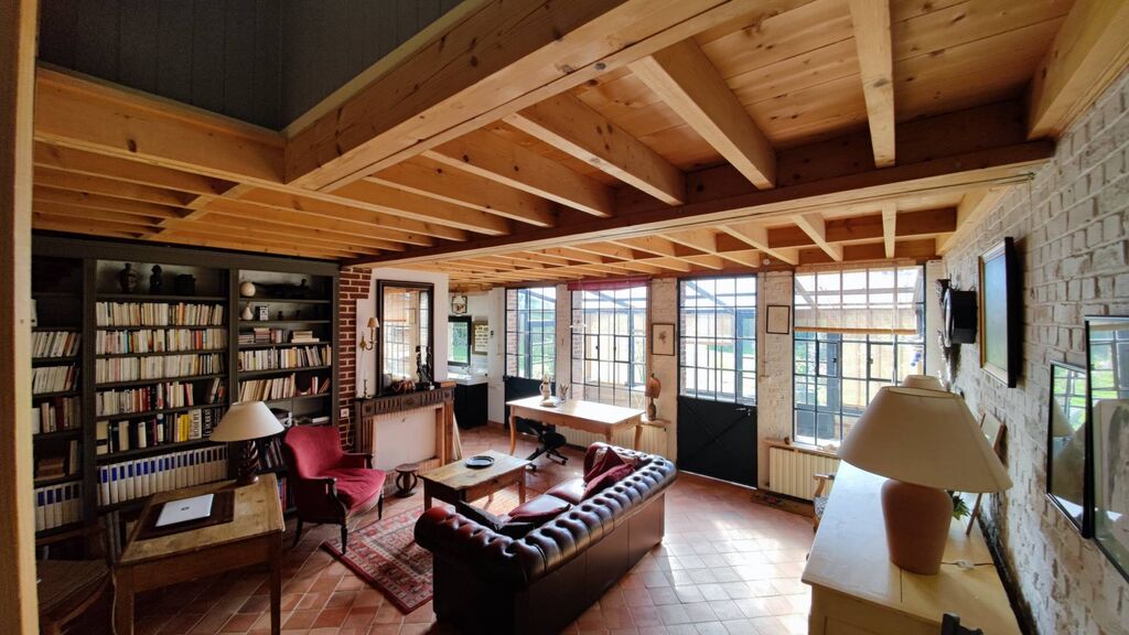 A vendre propriété de charme avec cheminées bâtie sur un terrain de 1044m² arboré et au calme en Seine-Maritime