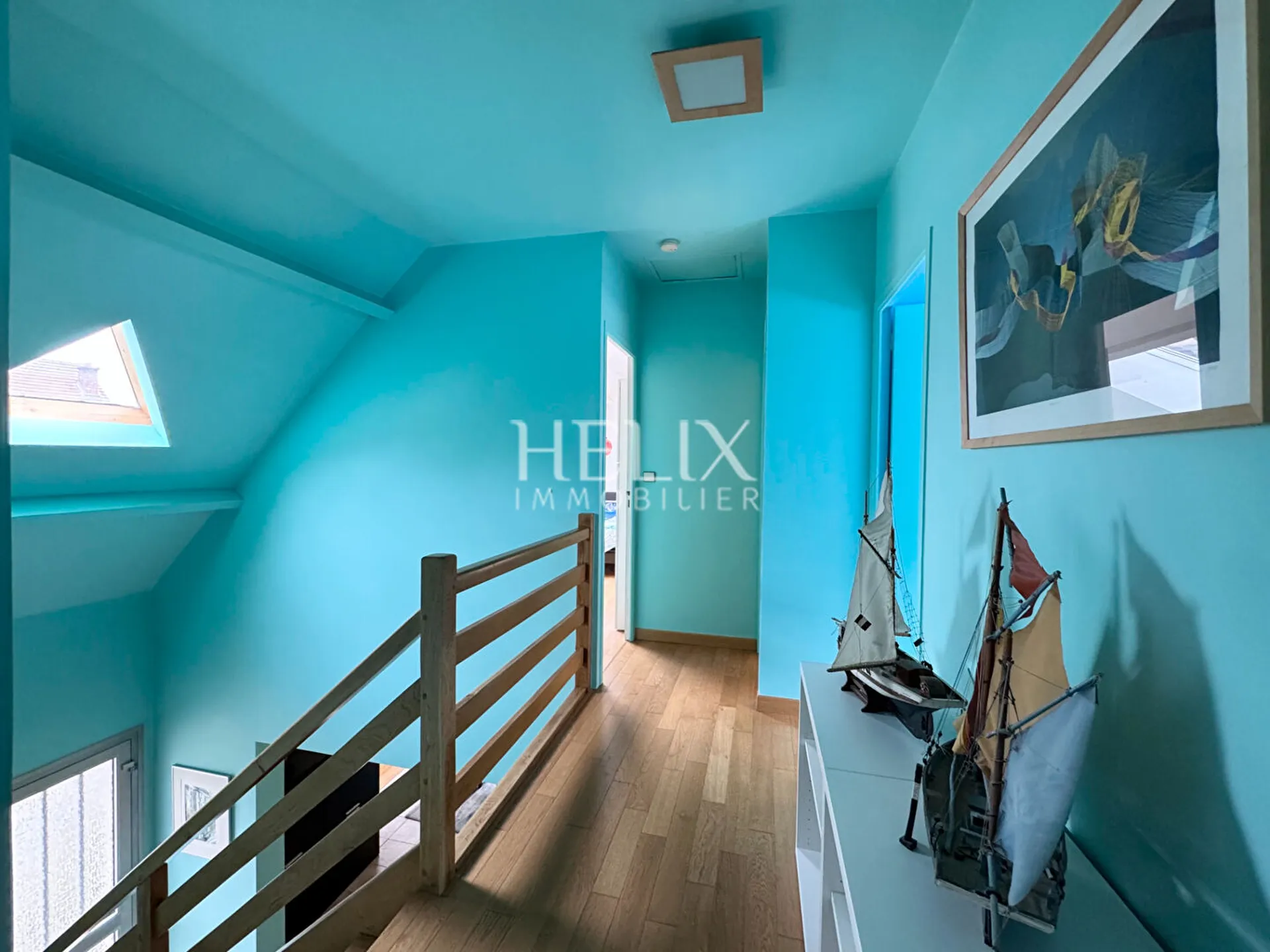 A vendre une jolie maison de 152,61 M², élégante et bien proportionnée, de 1985 édifiée sur un terrain de 1078 M² située dans un quartier calme à Villennes-sur-Seine.