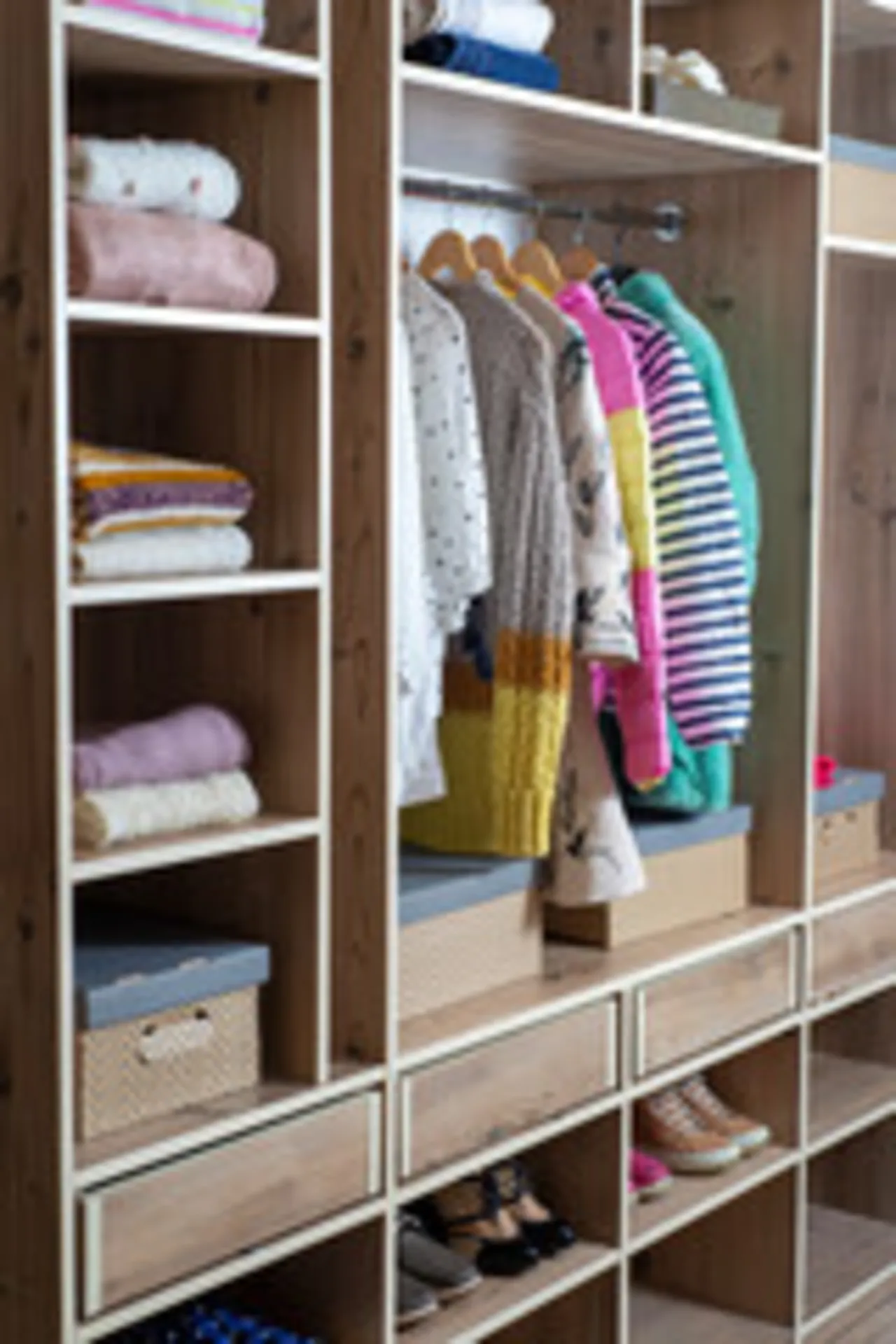 dressing sur mesure dans une chambre d'enfant à Bègles