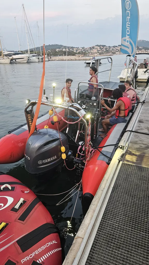 Faire de la bouée tractée sur la plage à Sanary