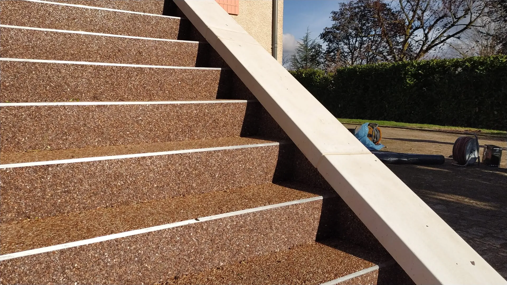 NJ Déco Béton, spécialiste des revêtements décoratifs pour sols extérieurs haut de gamme