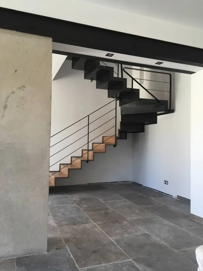 Aménagement intérieur d'une maison individuelle à Mollégès - Poteau béton brut de décoffrage - IPN 