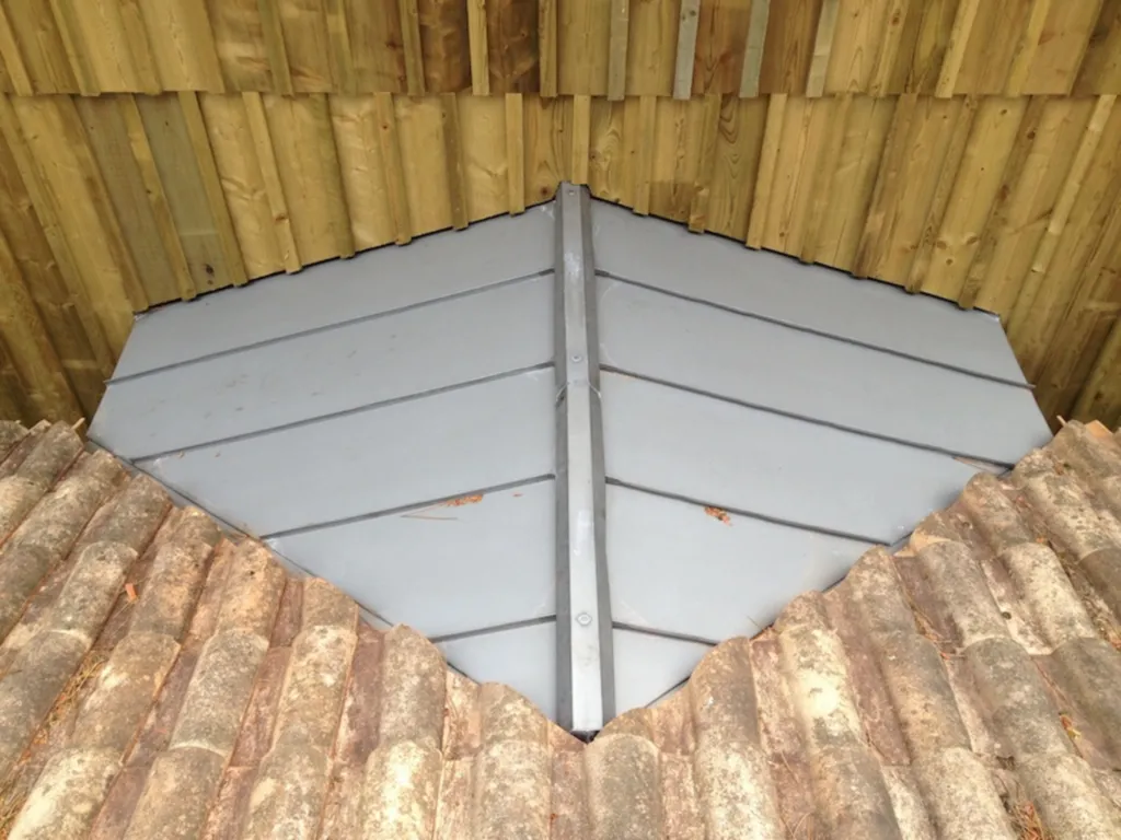 Bac à joints debout en zinc, sur mesure Martillac.