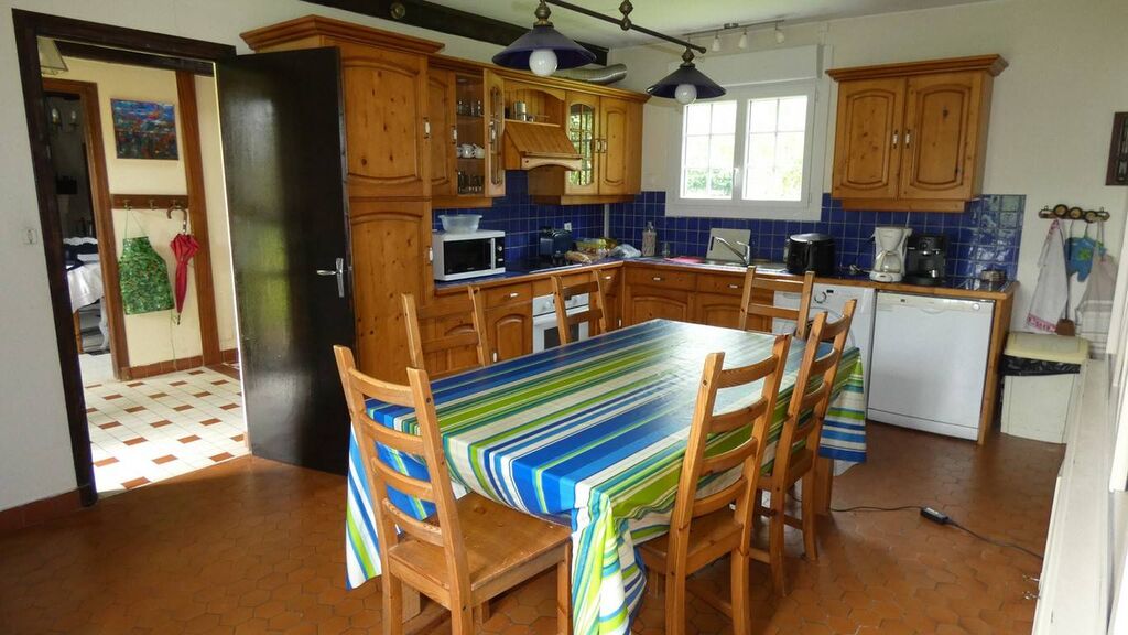 À vendre : Longère Normande authentique de 152m², avec jardin arboré de 1500m², proche de Luneray. Idéale pour une famille ou une résidence secondaire.