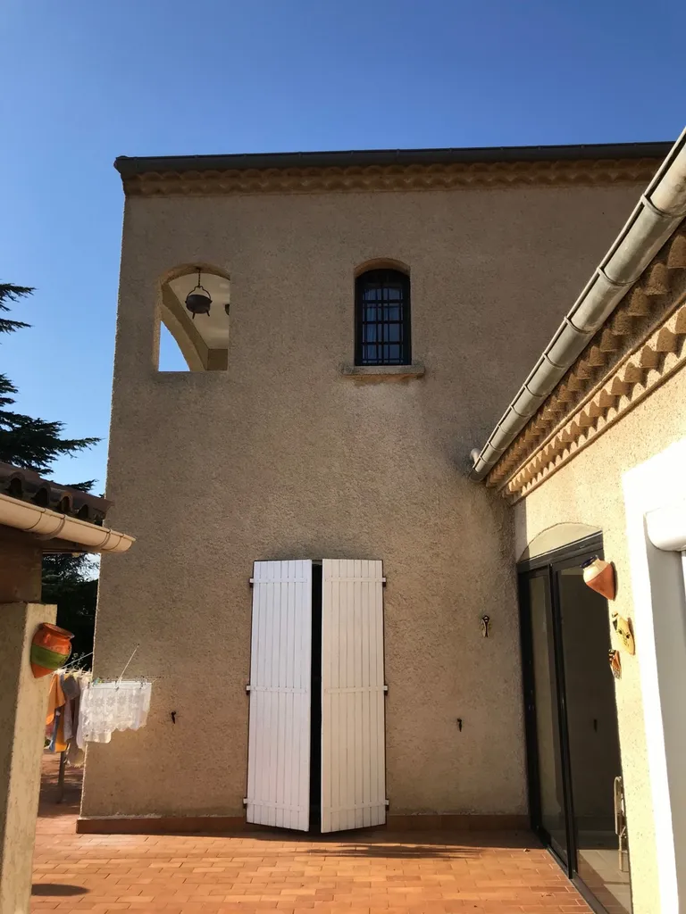 Rénovation des façades en pierre sur Bessan dans l’Hérault