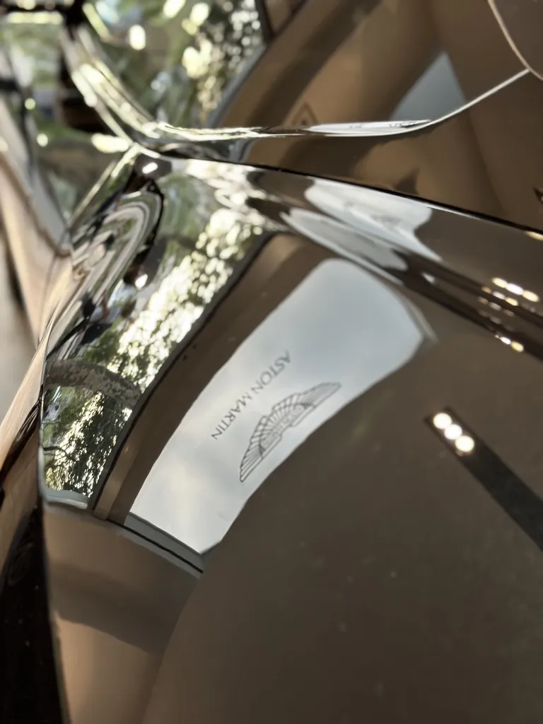film plastique protection carrosserie film PPF Lyon traitement céramique DETAILING carosserie Aston Martin DB12 