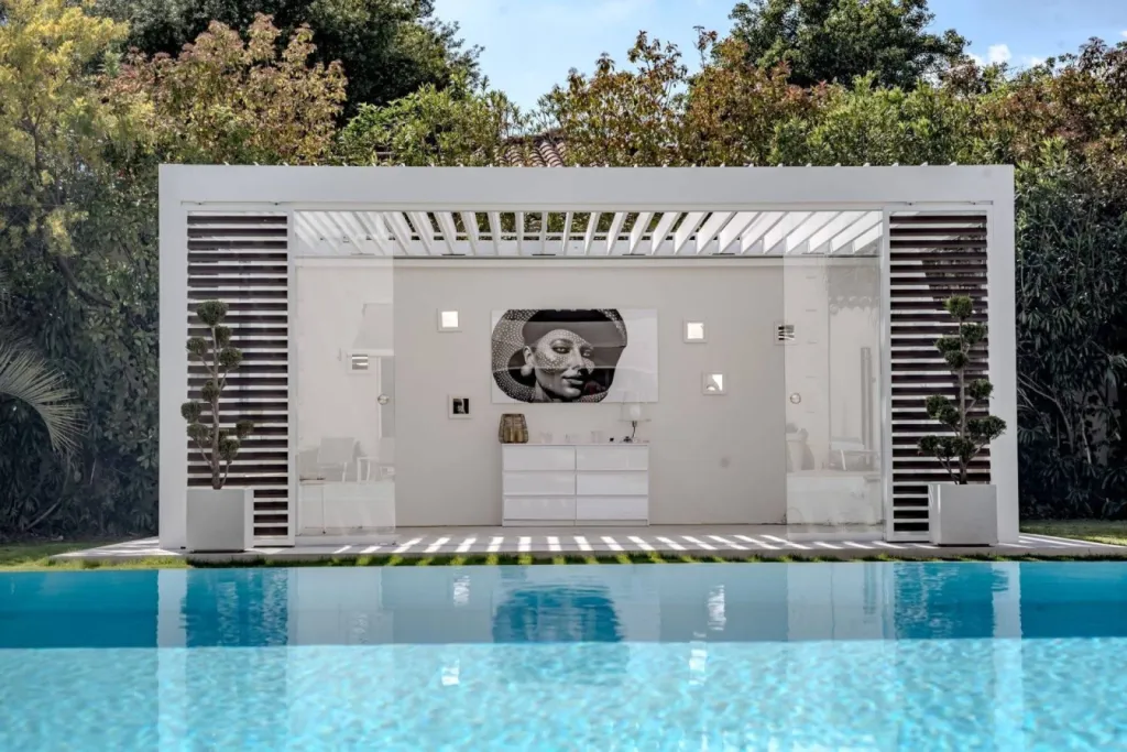 Installation d'une pergola bioclimatique avec options à La Barben (13) ##https://renson.rossipro.fr/details-installation+d+une+pergola+bioclimatique+avec+options+a+la+barben+13-723 Installation d'une pergola bioclimatique avec options à La Barben (13) ##https://renson.rossipro.fr/details-installation+d+une+pergola+bioclimatique+avec+options+a+la+barben+13-723
