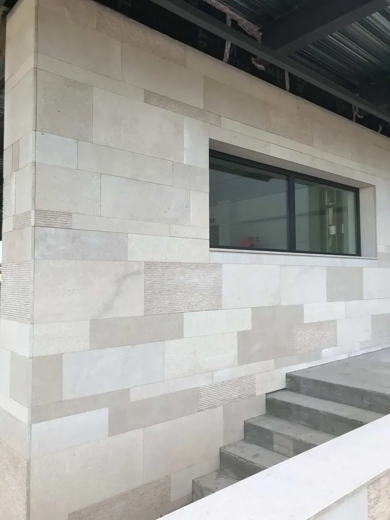 Donnez du cachet à votre maison avec un mur en pierre naturelle