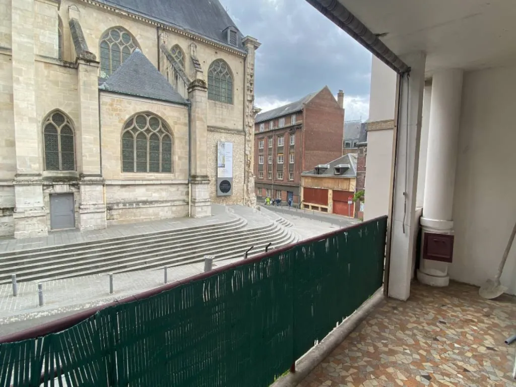 Situé au 18 rue Louis Ricard à Rouen