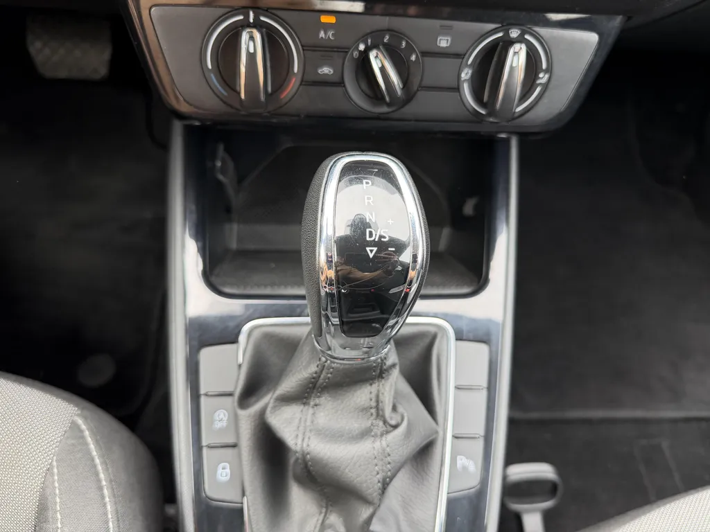 Skoda Fabia d'occasion aux environs d'Yvetôt : Berline essence 1.0 TSI 110 ch automatique disponible chez Caudebec Automobiles