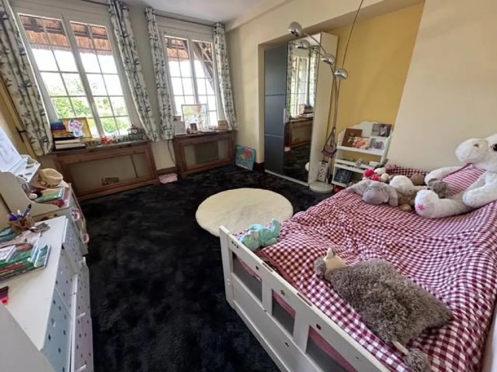 A saisir charmante chaumière de 221 m² édifiée sur un terrain de 5900 m² sur la commune de FRENEUSE 76410