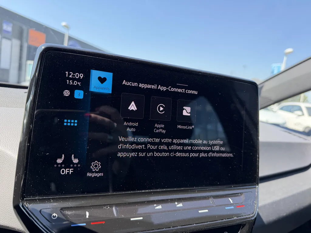 Volkswagen ID.3 occasion à La Frénaye : voiture électrique performante disponible chez votre concessionnaire proche du Havre et Rouen