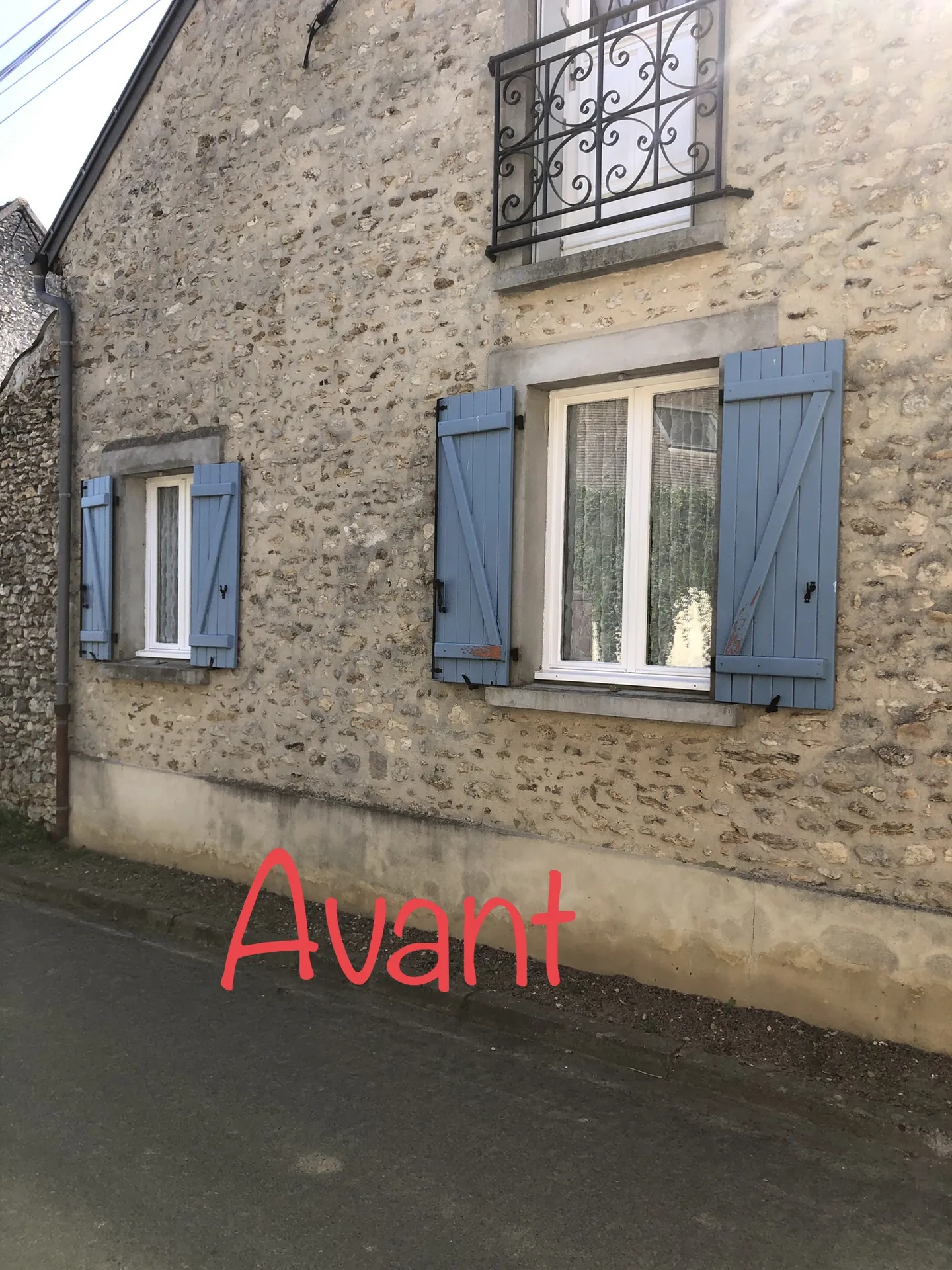 Motorisation solaire volets battants aluminium isolés sur mesure pour maison individuelle à Plessis-Saint-Benoist 91410