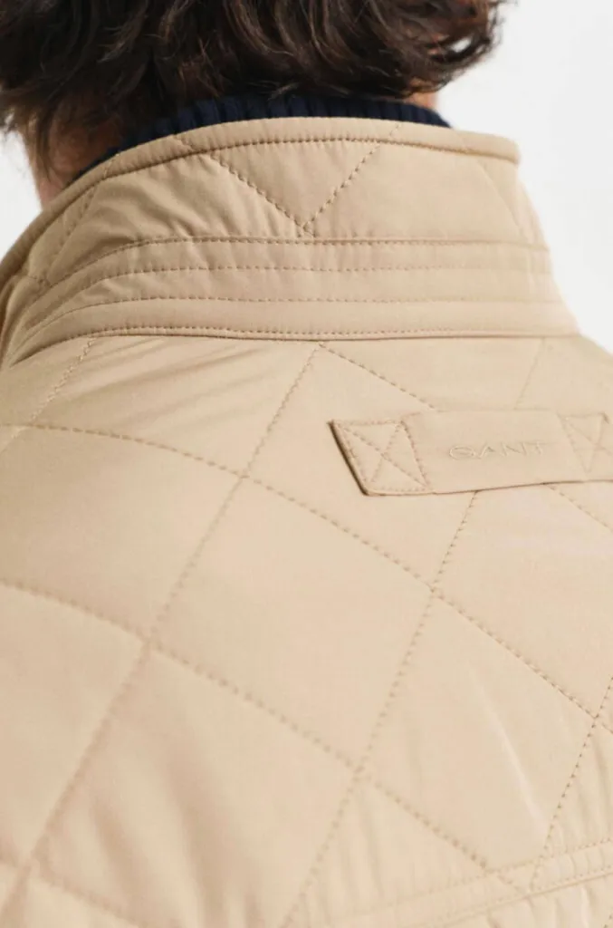 veste Windcheater matelassée GANT beige intemporel chez La Suite by Urban Chic à Dieppe