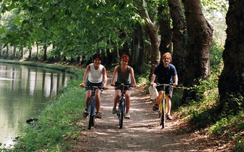 camping proche du canal du midi a 500 m camping Vias