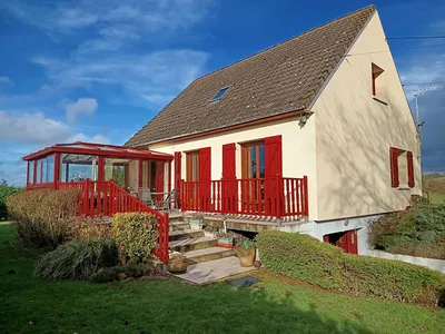 A vendre - Maison traditionnelle sur sous-sol total - 3 chambres - terrain d'environ 4000m²