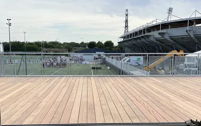 Pose de la terrasse en Cumaru au Stade Toulousain