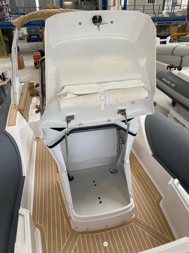 A vendre bateau neuf Soleil 26 de Salpa 16 personnes Bandol Var dans le 83