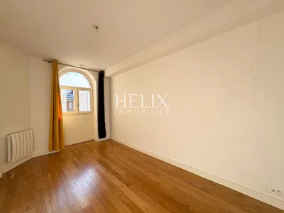 A louer bel appartement 4 pièces de 91,34 M2 avec un balcon de 6 M2 à deux pas de la place du marché, 5 minutes du RER.