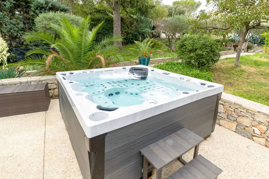 Spa Americain 5 places, 128 jets: modèle Bahamas