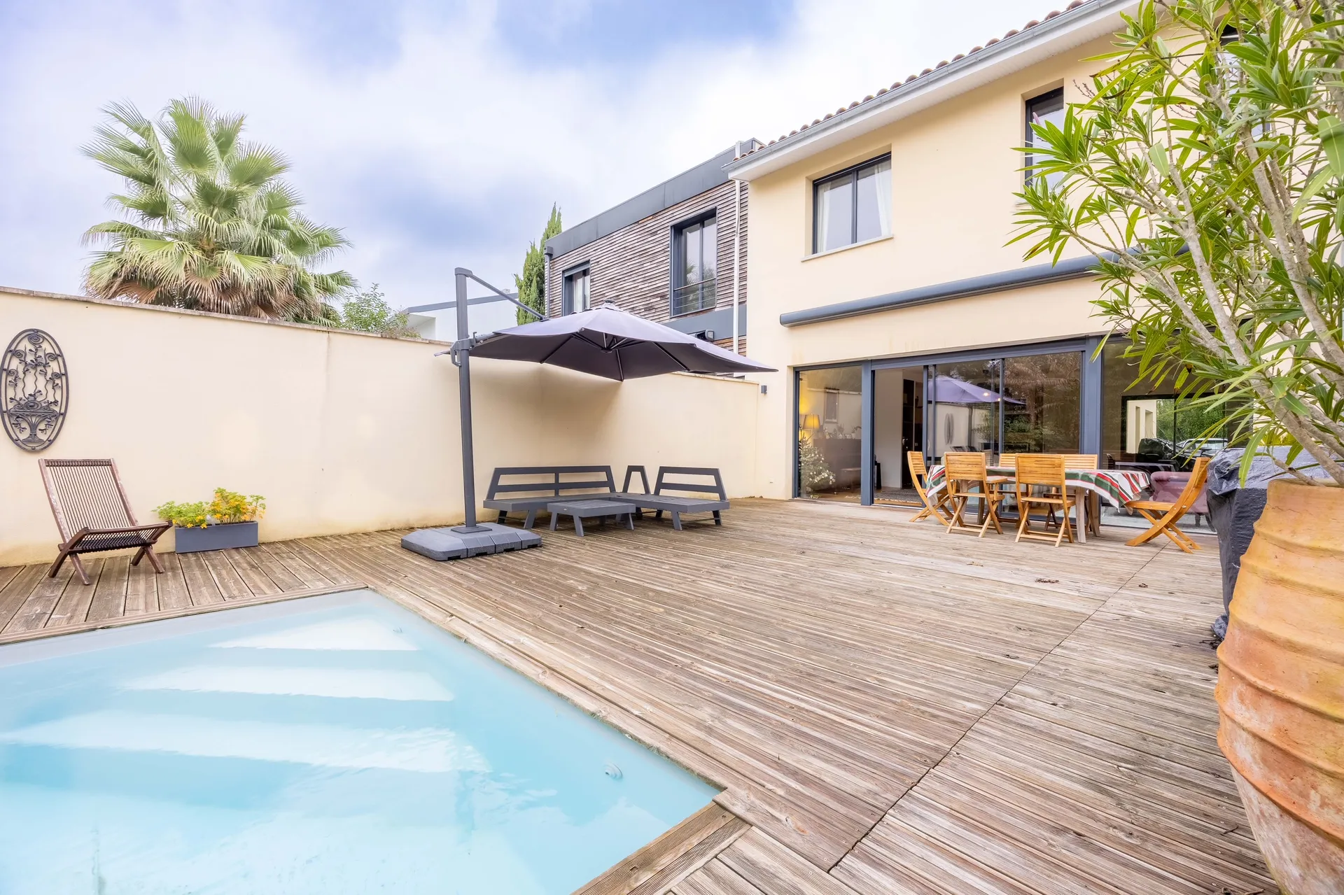 Belle maison contemporaine avec stationnement et piscine, Le Bouscat