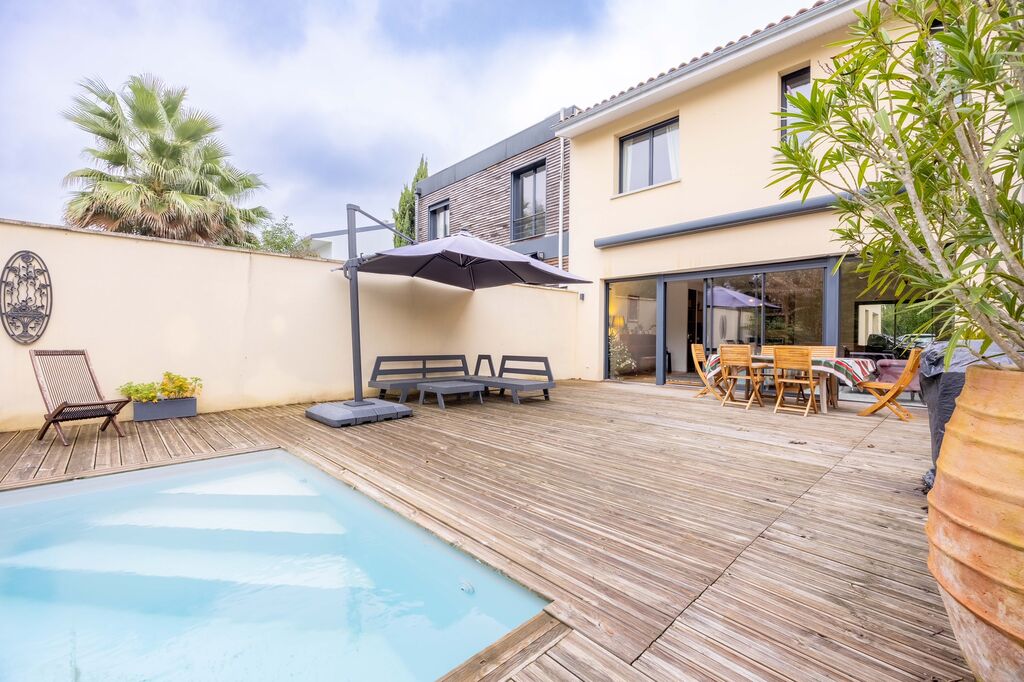 Belle maison contemporaine avec stationnement et piscine, Le Bouscat