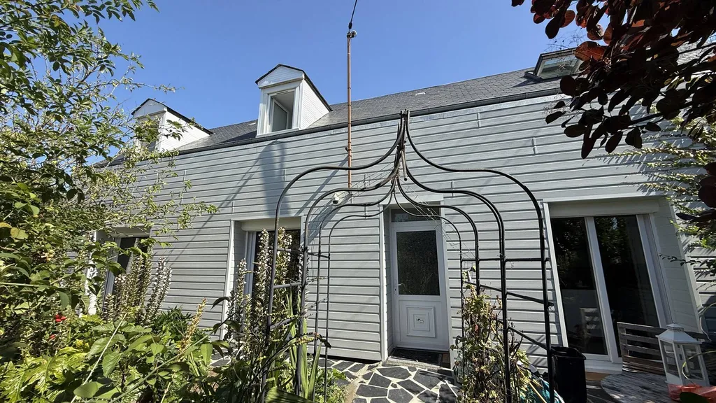 À vendre à Dieppe / Puys – maison de ville 105 m² : Idéalement située entre le centre de Dieppe et la plage de Puys, parfaite pour une famille.