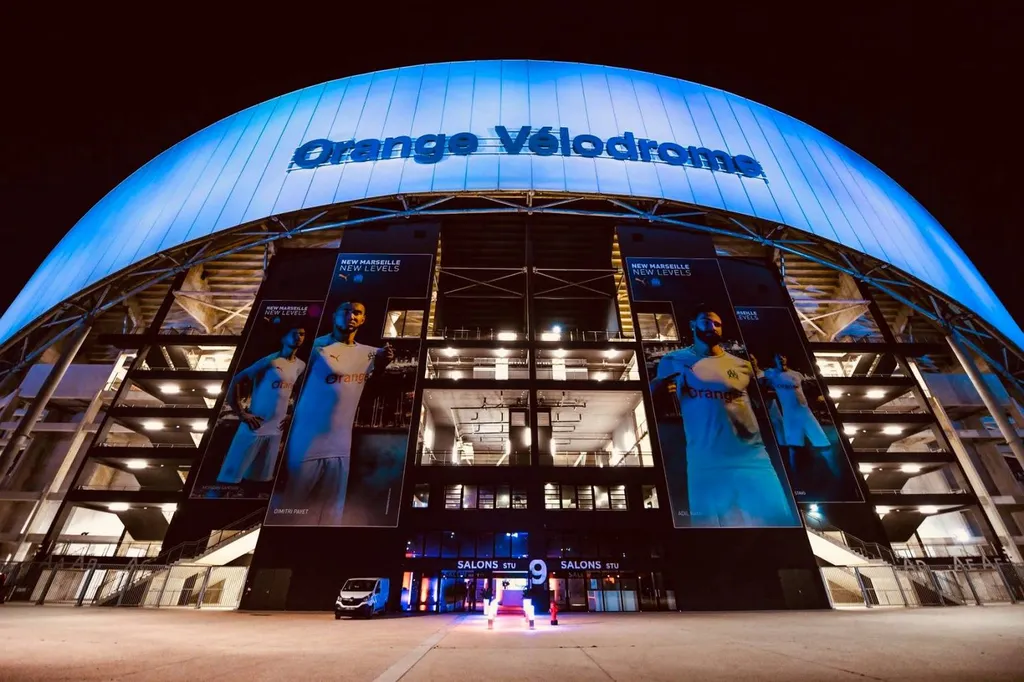Réservation van 7 place ou plus avec chauffeur pour se rendre au Stade Orange Vélodrome à Marseille