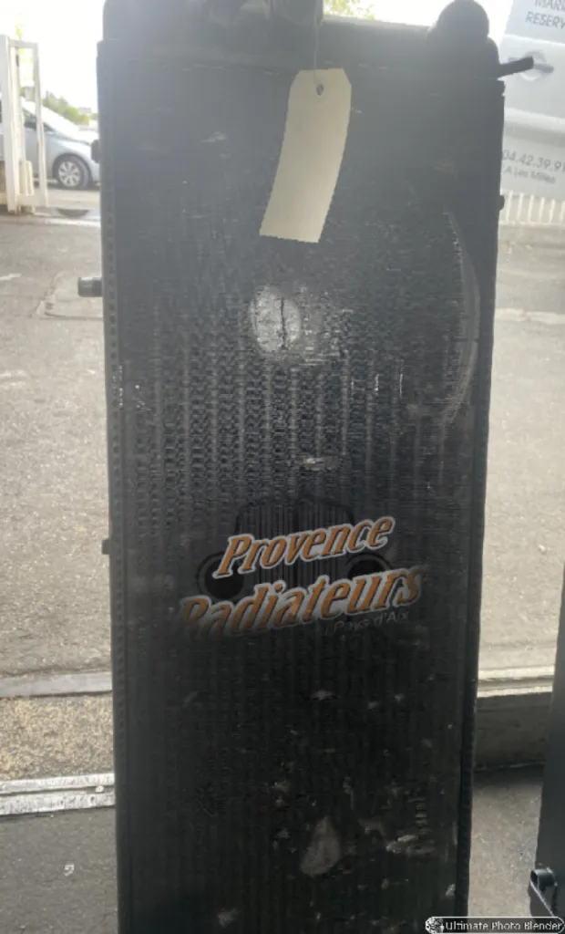 Radiateur modèle pour fabrication d'un nouveau, tout cuivre, au modèle.