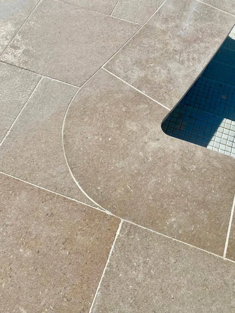 margelle beige pour piscine