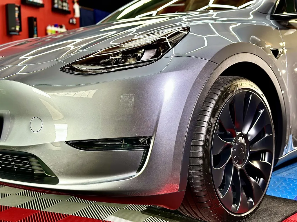 traitement céramique Lyon film de protection carrosserie PPF film plastique carrosserie Tesla model Y Lyon 